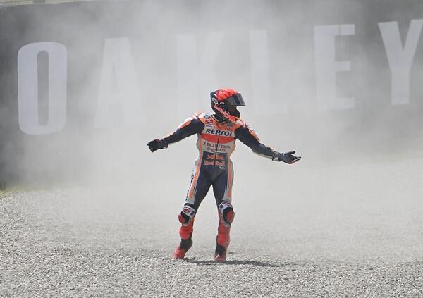 La sabbia e l&rsquo;orgoglio: Marc Marquez &egrave; la stella &quot;cadente&quot;. Al Sachsenring si decider&agrave; fino a quando