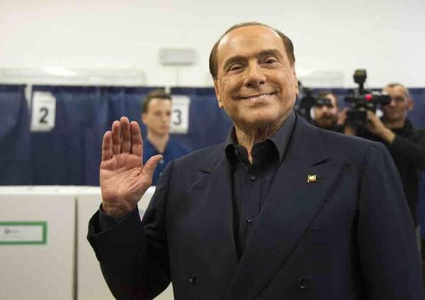 Guido Meda racconta Silvio Berlusconi: un TG a notte fonda e quel consiglio che gli ha segnato la carriera