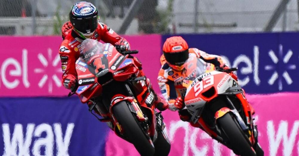 Davide Tardozzi attacca Marc Marquez, Gigi Dall&rsquo;Igna &ldquo;palpeggia&rdquo; la Desmosedici: Ducati schiaffi e coccole