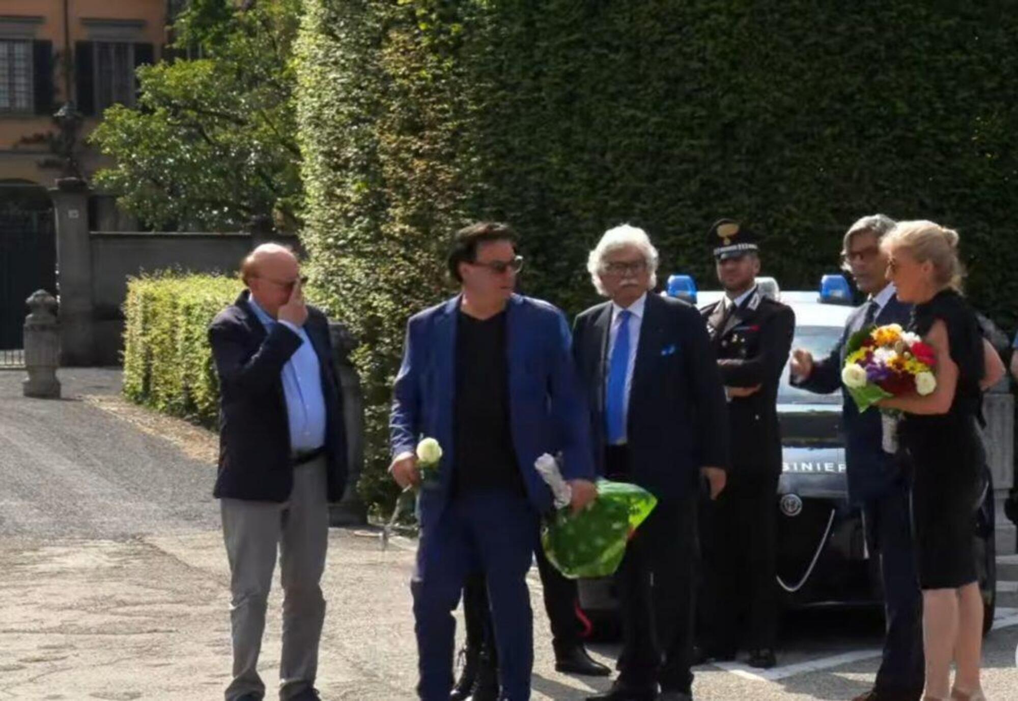 Il direttore di Novella 2000 Roberto Alessi a Villa San Martino con la moglie Betta Guerreri e, tra gli altri, Massimo Boldi e Antonio Razzi