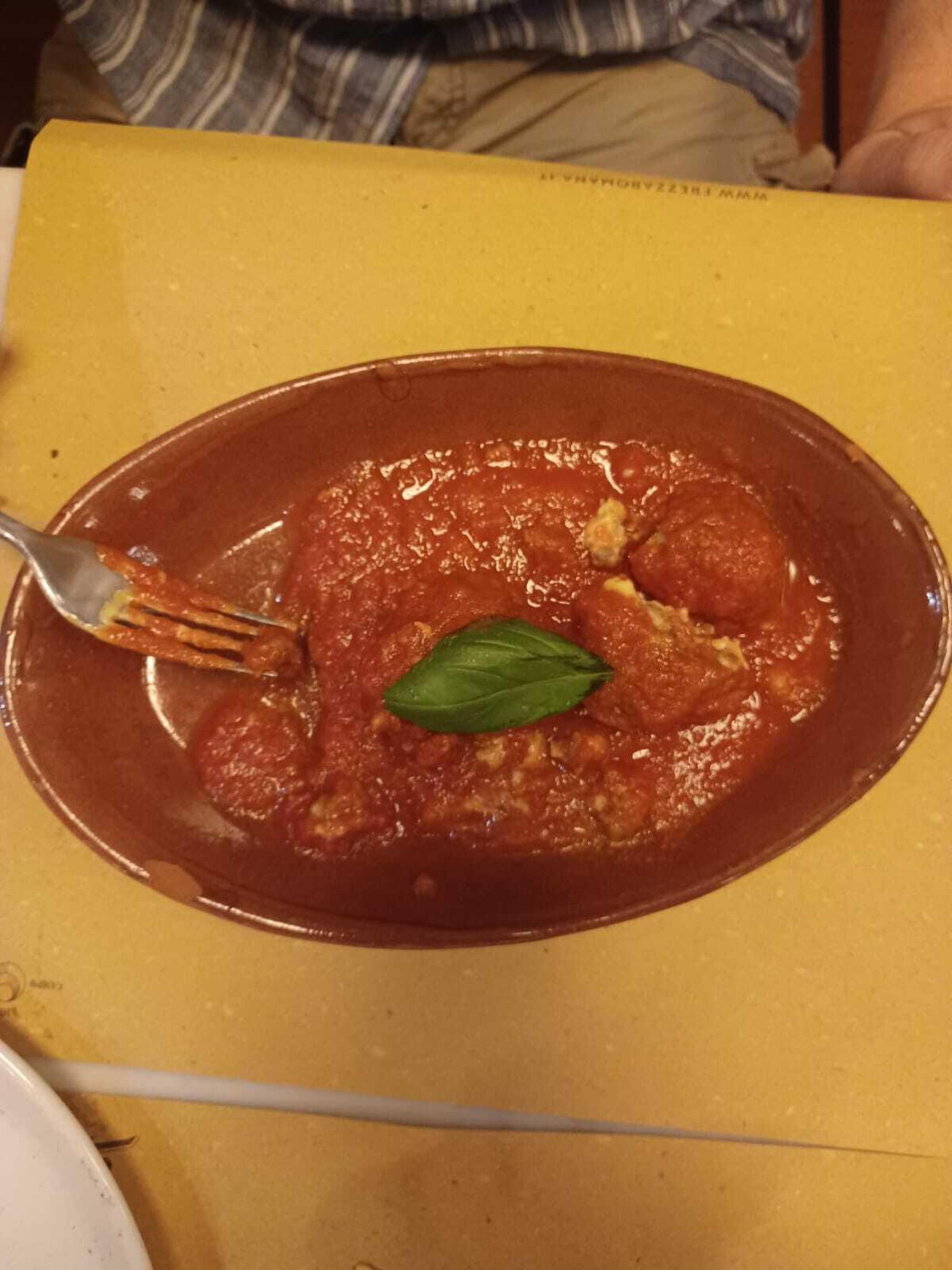 Le polpette al sugo come le faceva nonna da Frezza cucina de coccio di Claudio Amendola 