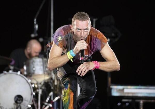 I Coldplay diventano &ldquo;napoletani&rdquo;, ma Napoli fa una figura di mer*a  tra bagarini e disagi al concerto