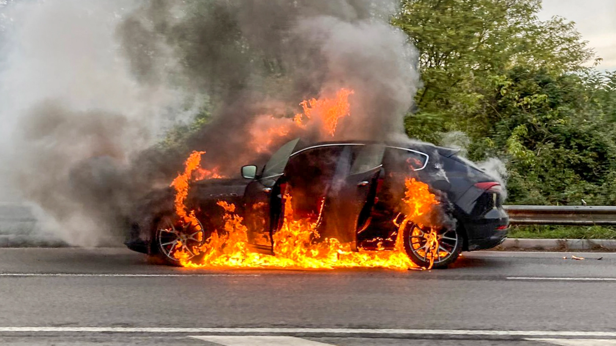 auto esplosa