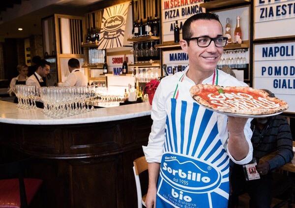 &Egrave; davvero cos&igrave; economico mangiare la pizza a Napoli? Se vai in famiglia forse no. Ecco tutti i prezzi