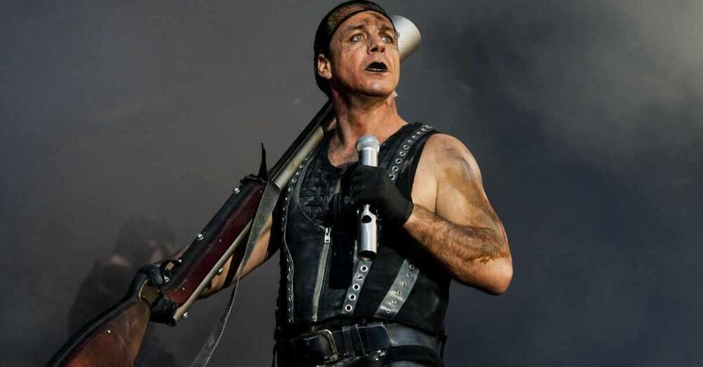 I fan dei Rammstein sono peggio di Till Lindemann? A leggere i commenti s&igrave;: &ldquo;Le molestie? Se le cercano...&rdquo;