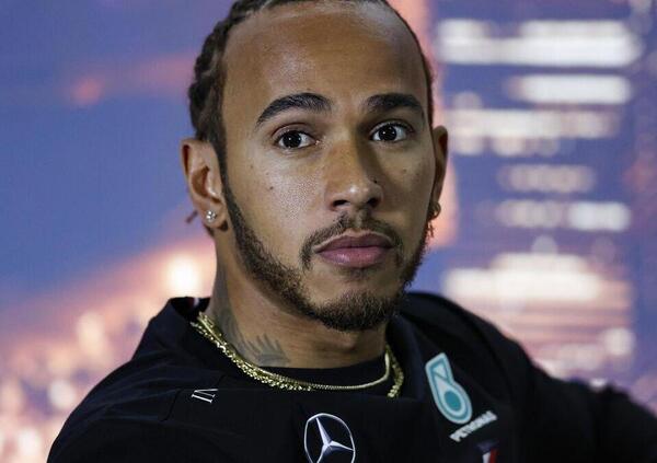 Hamilton e il rinnovo con Mercedes: Lewis spiega perch&eacute; non ha ancora firmato