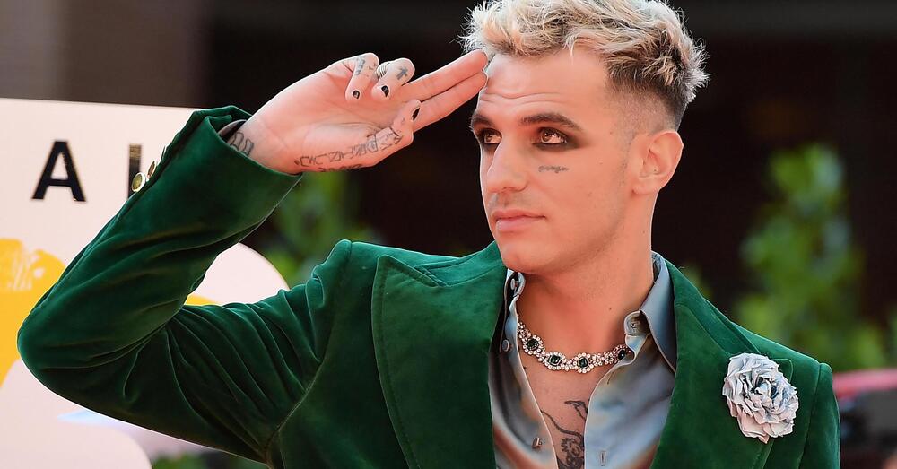 Una vita con Achille Lauro, parla Angelo Calculli: dalla rivalit&agrave; coi M&aring;neskin al rapporto con i fan, &ldquo;si crede imprenditore&rdquo;