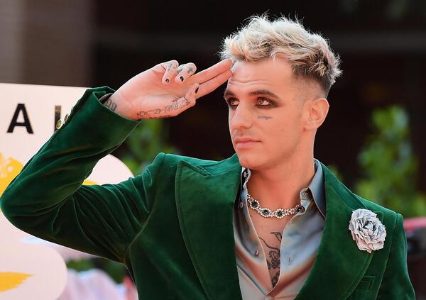 Una vita con Achille Lauro, parla Angelo Calculli: dalla rivalit&agrave; coi M&aring;neskin al rapporto con i fan, &ldquo;si crede imprenditore&rdquo;