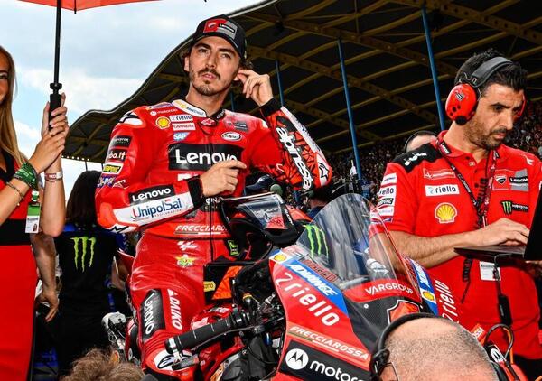 Pecco Bagnaia infastidito: &quot;Un fan dell&#039;epoca di Rossi, Stoner, Lorenzo e Pedrosa dir&agrave; che Casey era migliore di me, ma...&quot;