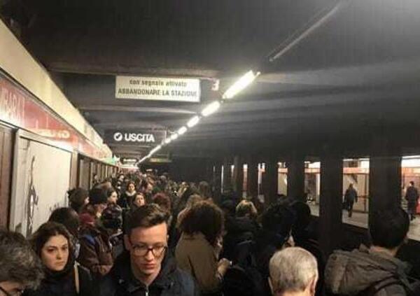 Cosa sta succedendo al trasporto pubblico di Milano? Il modello Napoli &egrave; a un passo...