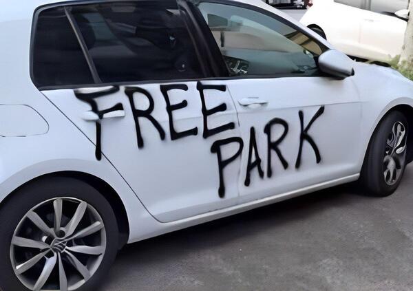 Lo strano caso di Free Park, il giustiziere (di destra?) degli automobilisti indisciplinati a Roma