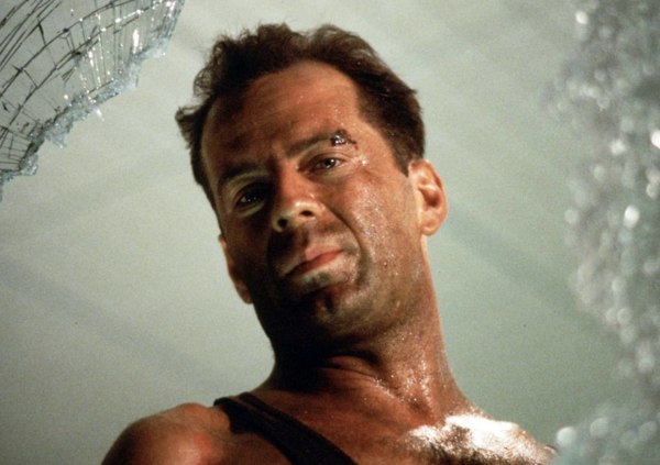 35 anni di Die Hard, l&rsquo;action con Bruce Willis che ci ha insegnato a sopravvivere e a chiedere scusa (contemporaneamente)