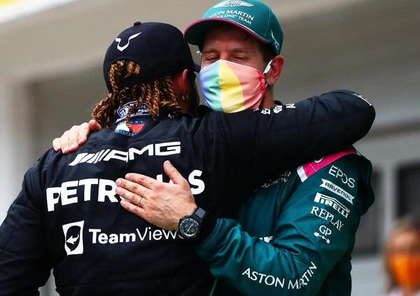 Quando Sebastian Vettel rivel&ograve; a Lewis Hamilton il razzismo in Formula 1: &quot;Mi disse che alcuni team...&quot;