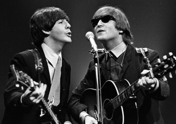 La nuova canzone dei Beatles con John Lennon, Kasparov e gli strani giorni di intelligenza artificiale che ci attendono, tra Nirvana, Taylor Swift e Tiziano Ferro