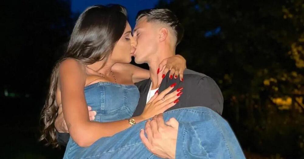 Temptation Island, la coppia Mirko e Greta alla guida senza cintura per limonare pi&ugrave; comodi