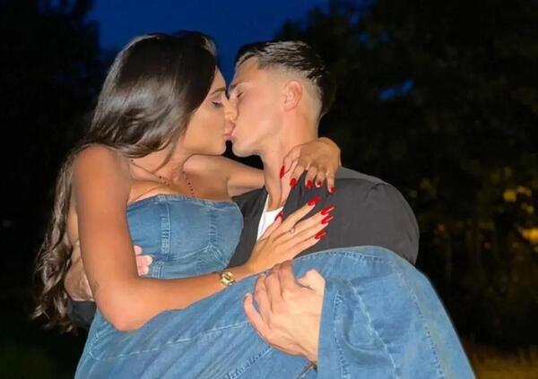 Temptation Island, la coppia Mirko e Greta alla guida senza cintura per limonare pi&ugrave; comodi