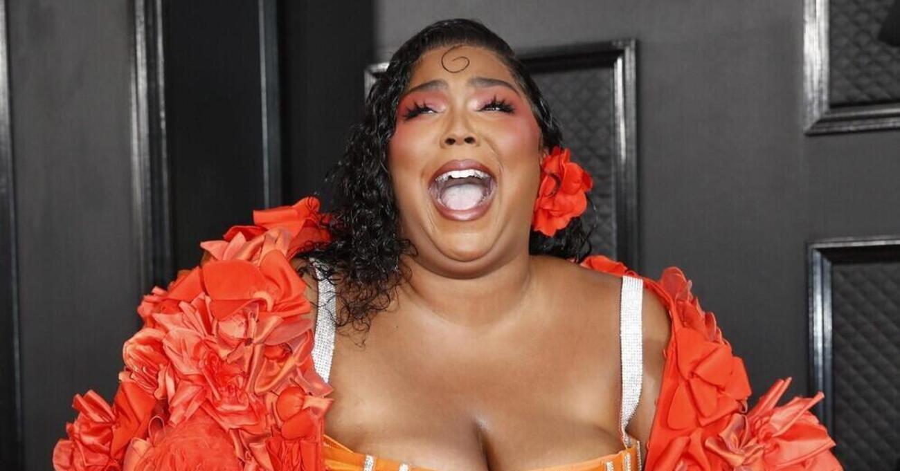 Lo strano caso di Lizzo, da paladina contro il bodyshaming all&rsquo;accusa di aver discriminato per il peso