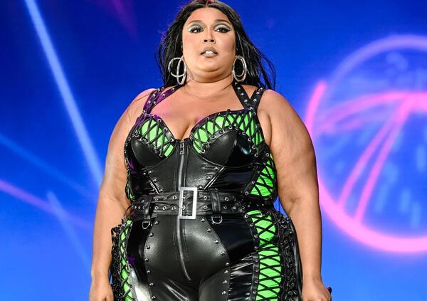 Lizzo e il boomerang del body positive, la psicologa Bolzan: &ldquo;Non bisogna fidarsi di chi cavalca certi temi per la popolarit&agrave;. E il body shaming non colpisce solo le donne&rdquo;