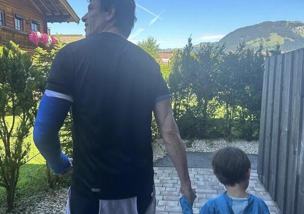 Incidente estivo per Toto Wolff: il team principal si &egrave; fratturato un polso in mountain bike