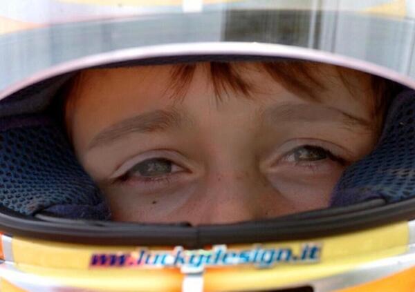 Dieci anni in rosso: Charles Leclerc e le scelte in una storia che gli assomiglia 