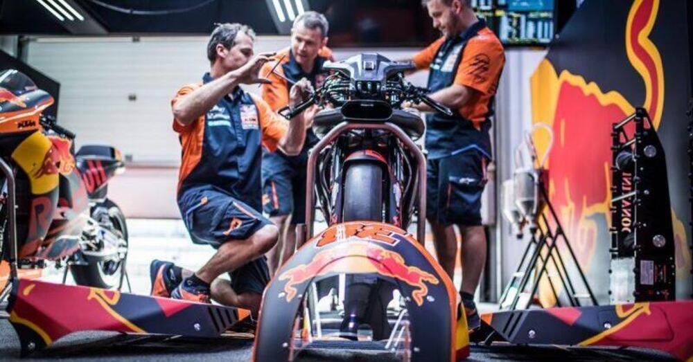 KTM ammette: &ldquo;Abbiamo cercato Gresini e Cecchinello&rdquo;. Ma adesso sta inguaiata sul serio