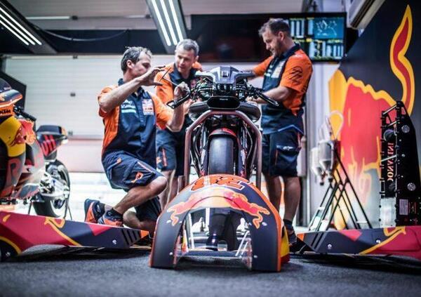 KTM ammette: &ldquo;Abbiamo cercato Gresini e Cecchinello&rdquo;. Ma adesso sta inguaiata sul serio