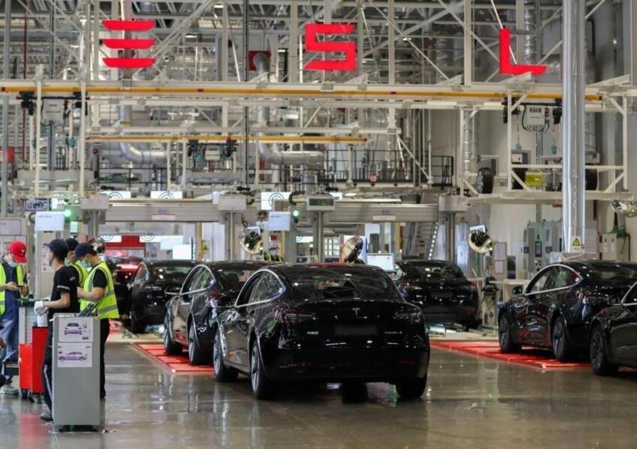 Una Tesla prodotta in 40 secondi? Non cos&igrave; in fretta&hellip;Un po&rsquo; di chiarezza sul video della Gigafactory in Cina