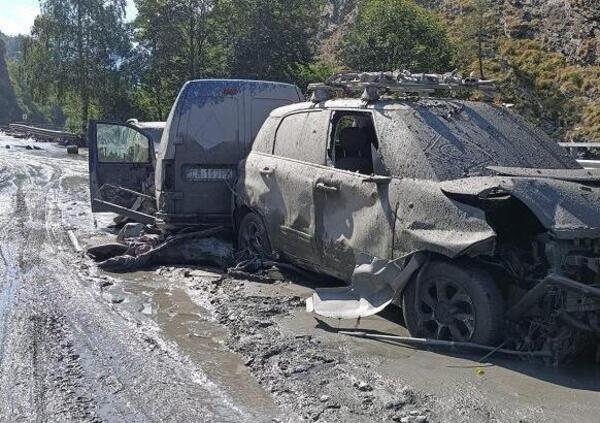 [VIDEO] Esonda un torrente a Bardonecchia: il fango invade le strade trascinando anche le auto