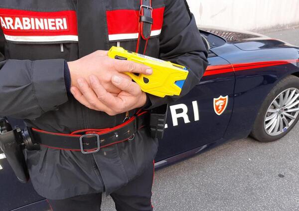 Nudo per strada, lo fermano col taser e muore. Ecco perch&eacute; e cosa succeder&agrave;