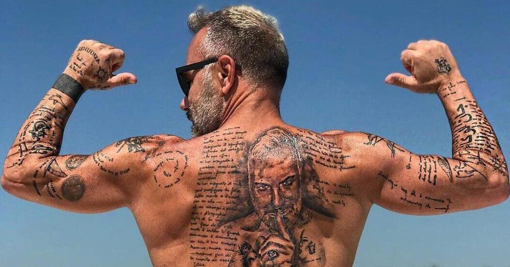 Ci vuole coraggio a essere Gianluca Vacchi e a vivere pensando che non sussista l&rsquo;immanenza