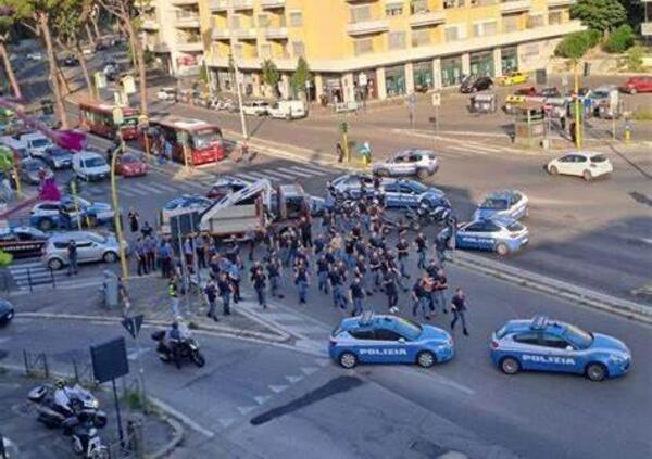 [VIDEO] Maxi inseguimento sul Raccordo, 20 volanti per fermarlo: &ldquo;Devo fare esplodere questo camion in Vaticano...&quot;