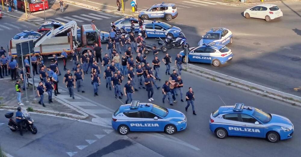 Maxi inseguimento al camion a Roma, il clamoroso video on board dalla volante. Ma l&rsquo;audio &egrave; autentico?