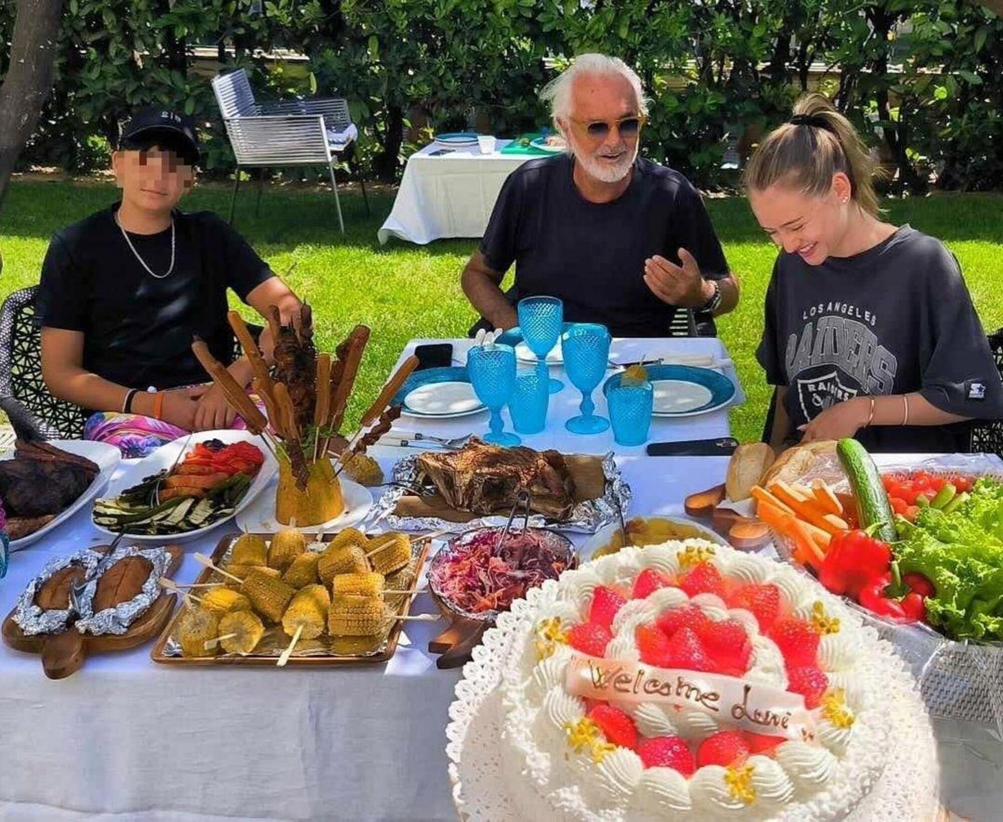 La foto pubblicata da Flavio Briatore con Leni Klum e Nathan Falco