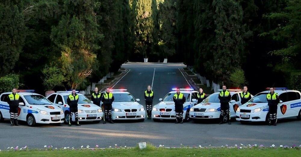 S&igrave;, in vacanza si pu&ograve; prendere una multa anche nell&rsquo;Albania della guida sregolata, dei fuochi per strada, del pressapochismo e delle case lasciate a met&agrave;. Ma poi&hellip;