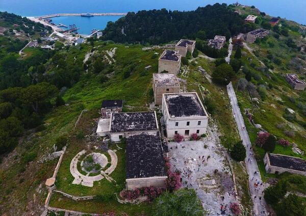 S&igrave;, in vacanza si pu&ograve; prendere una multa anche nell&rsquo;Albania della guida sregolata, dei fuochi per strada, del pressapochismo e delle case lasciate a met&agrave;. Ma poi&hellip;