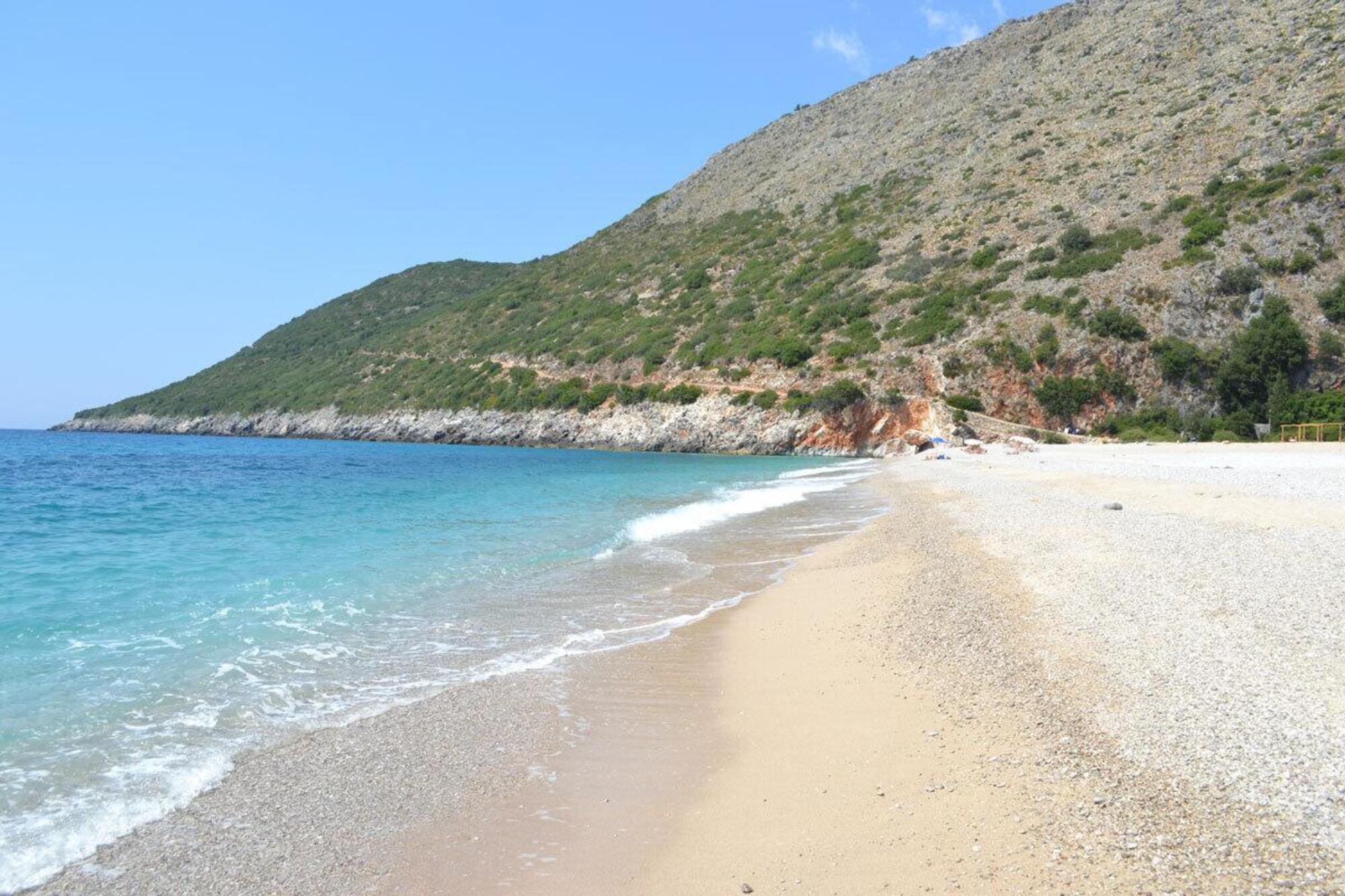 Una spiaggia dell&#039;isola di Sazan in Albania