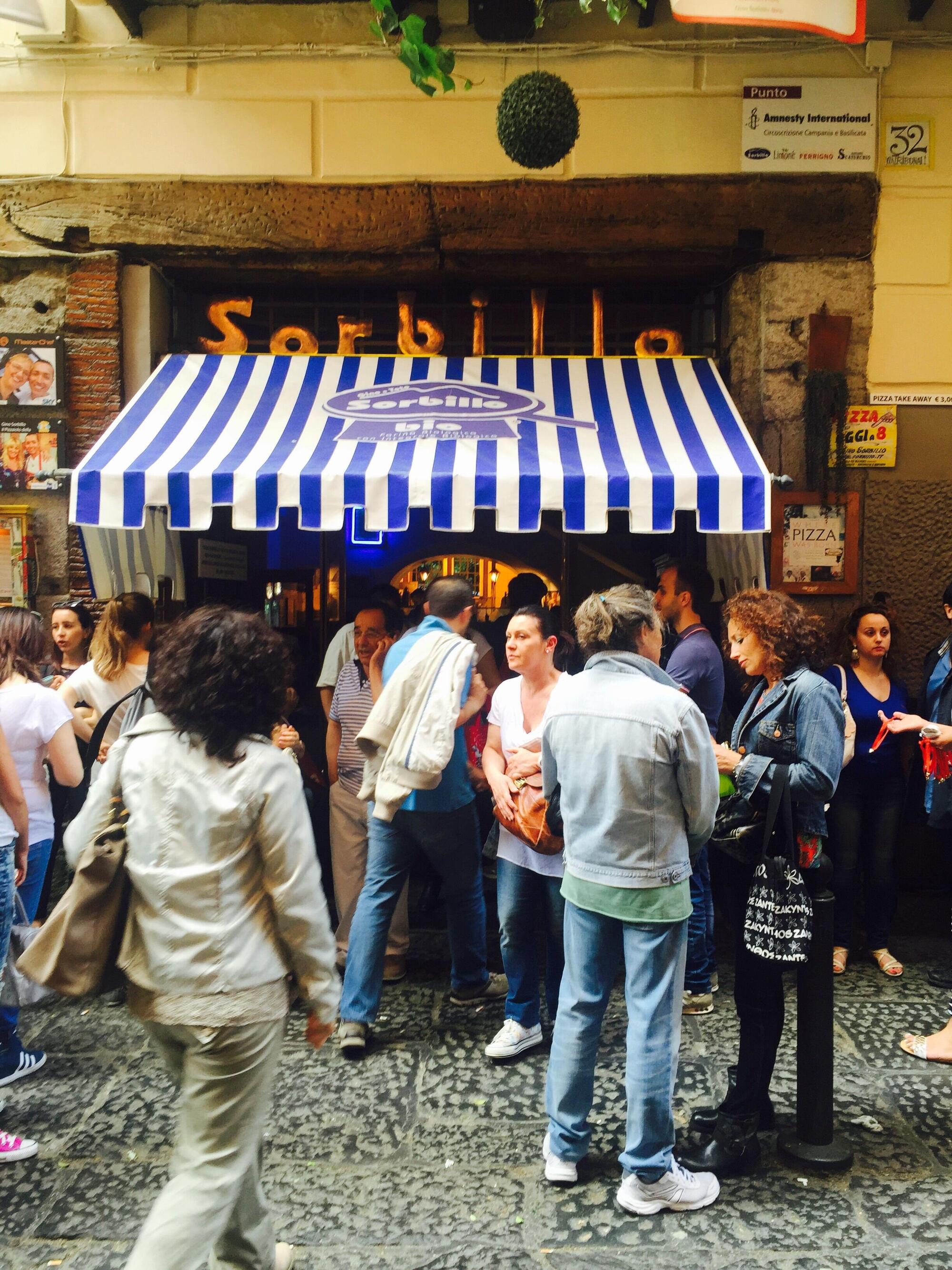 La pizzeria Sorbillo di Napoli