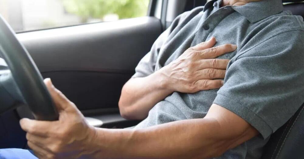 Il pap&agrave; ha un infarto al volante: ecco come un bimbo di sette anni ha salvato entrambi. E allora forse gli smartphone in auto non sono il male assoluto&hellip;