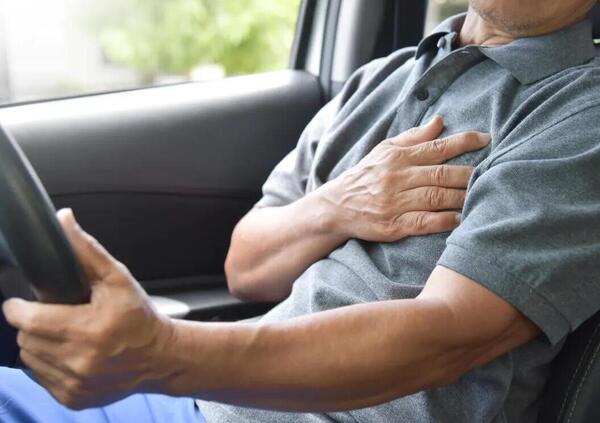 Il pap&agrave; ha un infarto al volante: ecco come un bimbo di sette anni ha salvato entrambi. E allora forse gli smartphone in auto non sono il male assoluto&hellip;