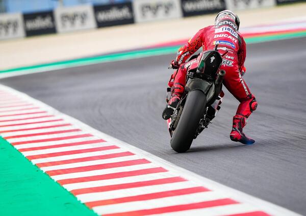 A Misano &ldquo;il verde che non perdona&rdquo;: nuovi cordoli e (finalmente) vecchie abitudini