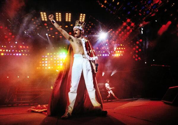 Freddie Mercury va all&#039;asta: dal pianoforte di Bohemian Rhapsody ai vestiti dell&#039;ultimo concerto dei Queen