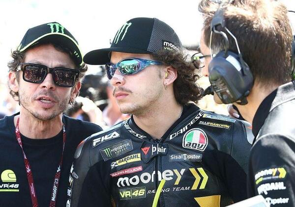 Marco Bezzecchi: &ldquo;Col c**zo che vado via!&rdquo; Con Valentino Rossi ancora un altro anno [VIDEO]