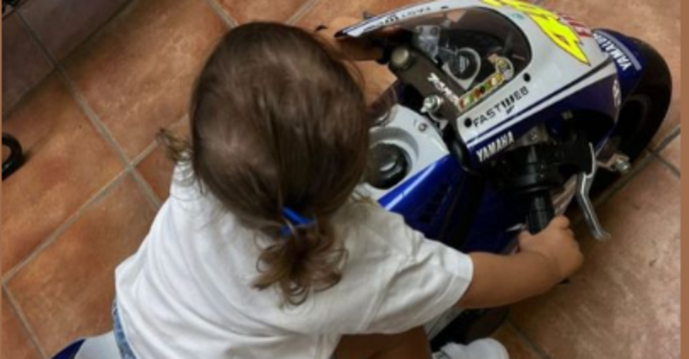 La figlia di Valentino Rossi predestinata? Giulietta gioca e basta e &egrave; giusto cos&igrave;