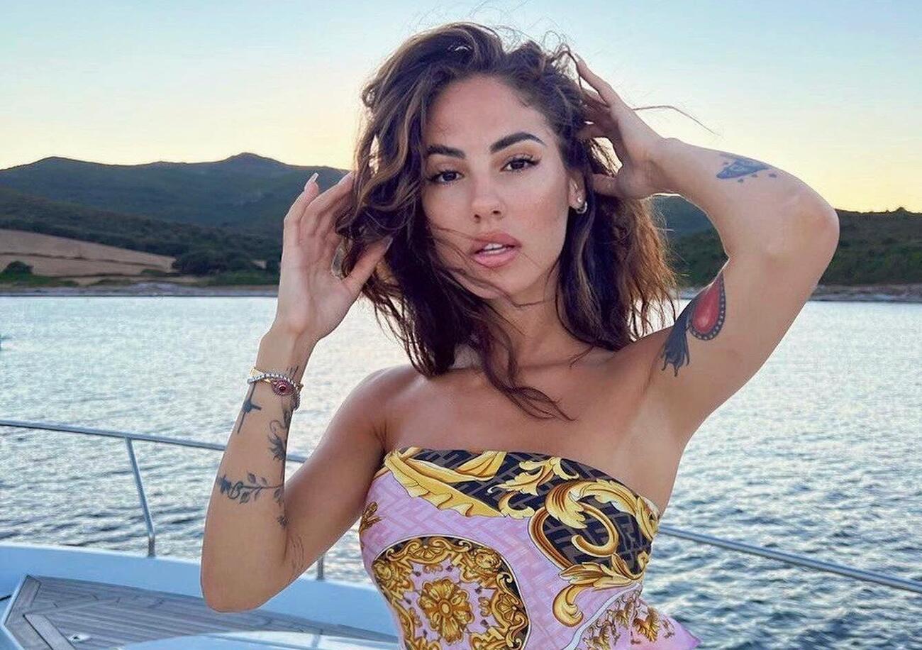 Giulia De Lellis &egrave; una installazione iperconcettuale: ma tu hai capito chi sei?