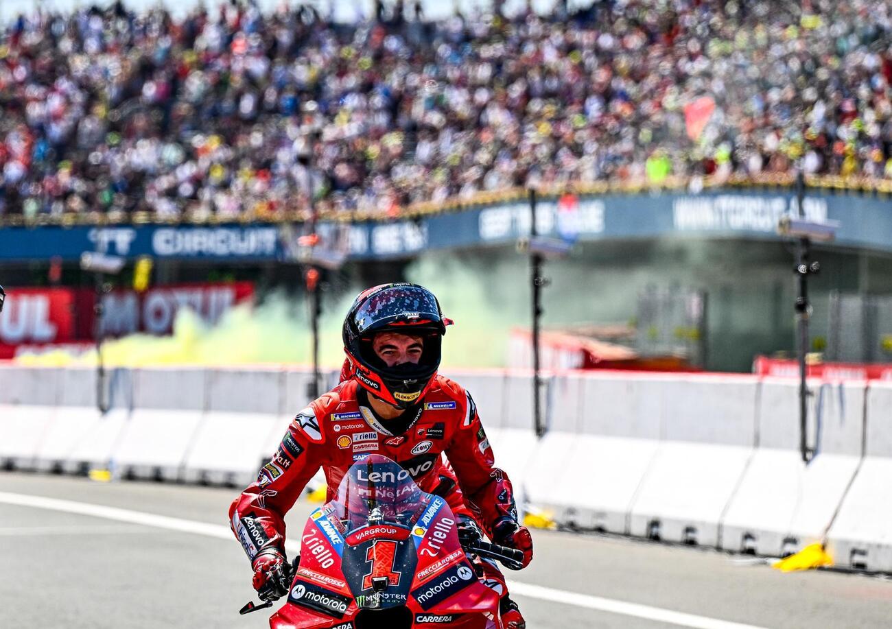 Signori, gi&ugrave; la maschera: Pecco Bagnaia ha appena dimostrato di poter vincere anche senza la moto migliore