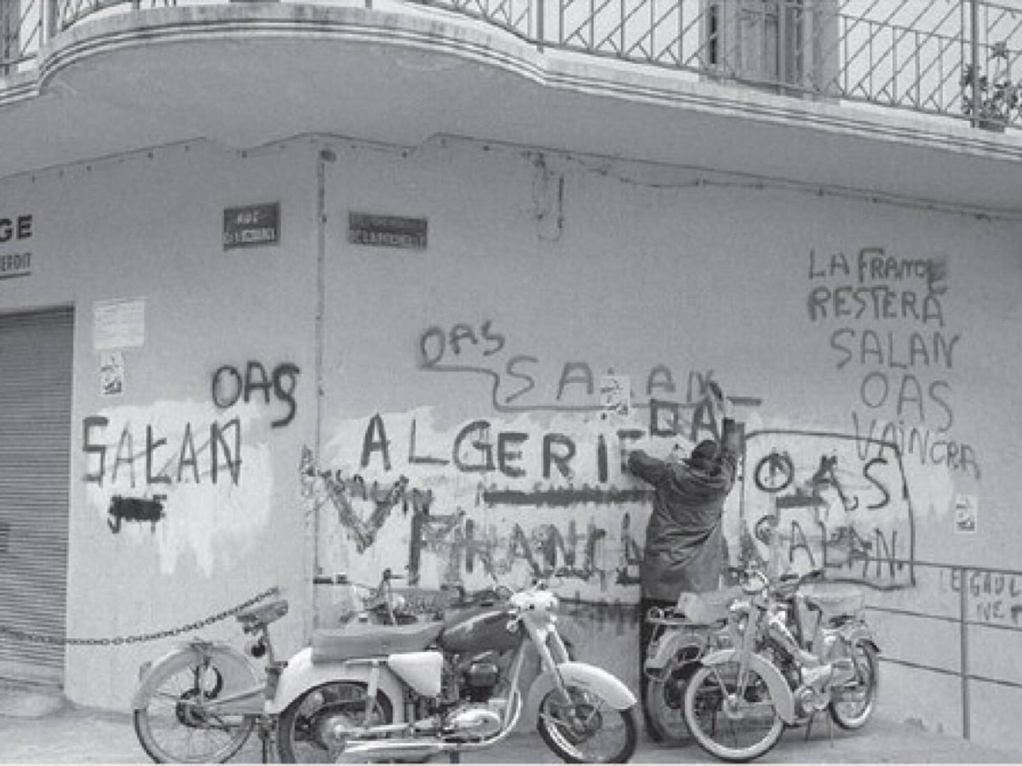 Le scritte dell&#039;Oas sul muro