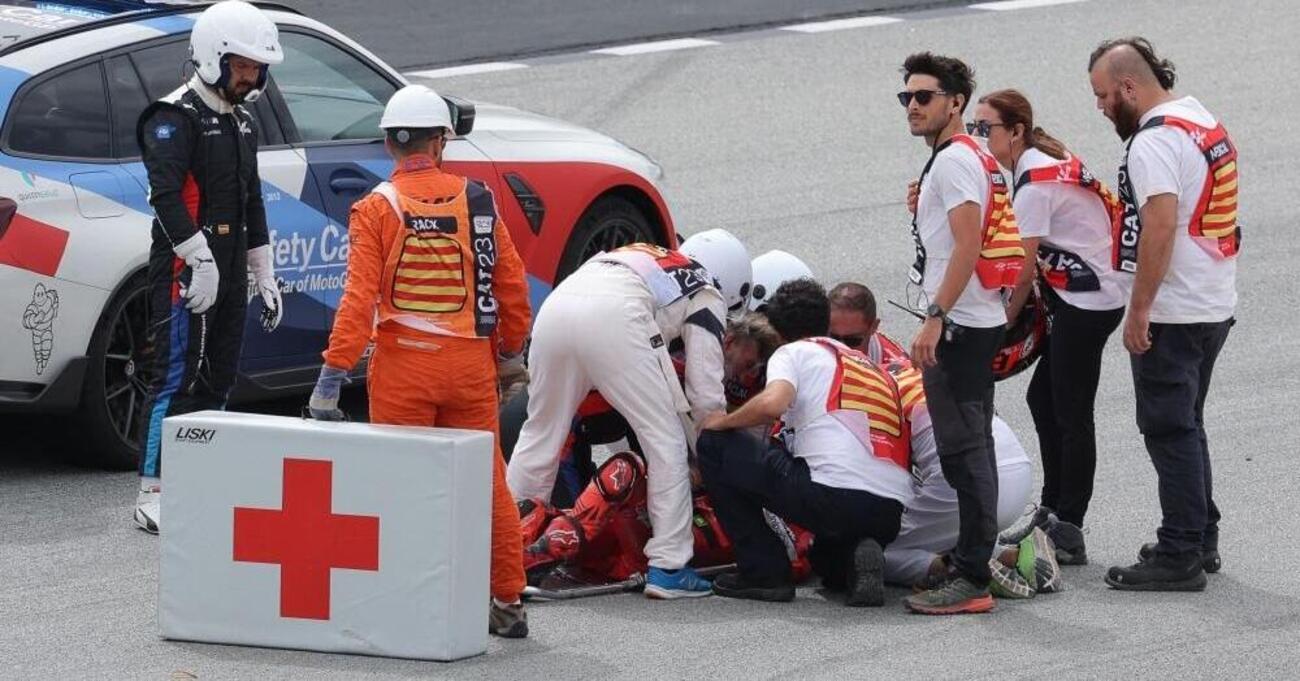 La caduta di Pecco Bagnaia, le lacrime di Domizia, la MotoGP che deve andare avanti: tutto quello che &egrave; successo nella domenica di Barcellona