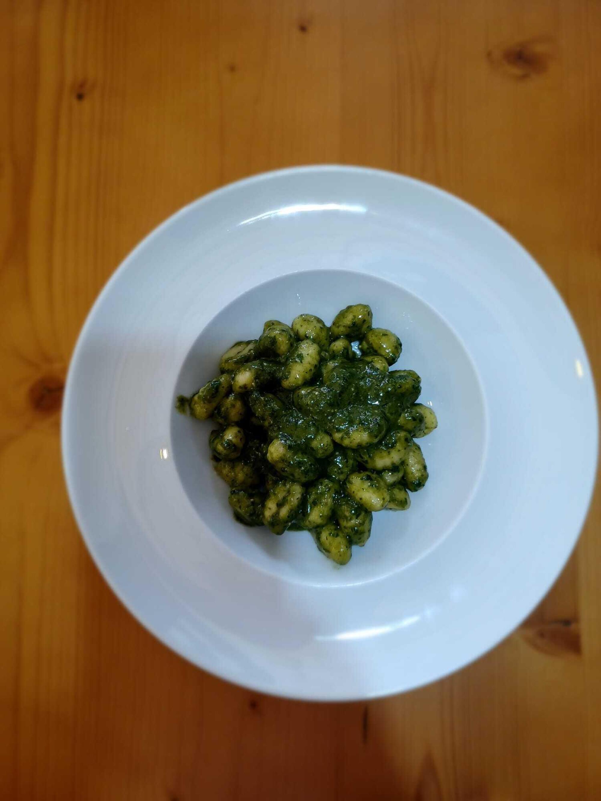 I gnocchi al pesto da PaStation a Roma di Aldo Gucci e Tommaso Verdini 