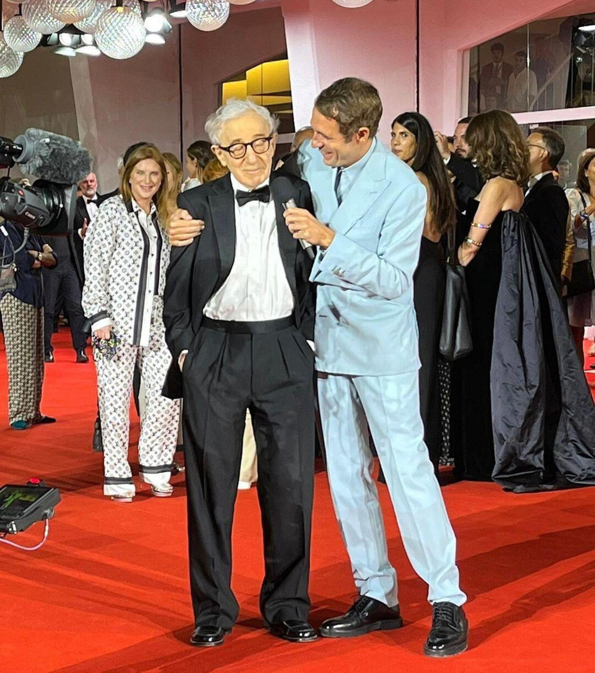 L&#039;abbraccio di Mattia Carzaniga a Woody Allen