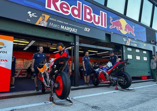 Il buio nei test di Misano per Honda e Yamaha: poche idee (e confuse) mentre Ducati non si presenta. E Marc Marquez...